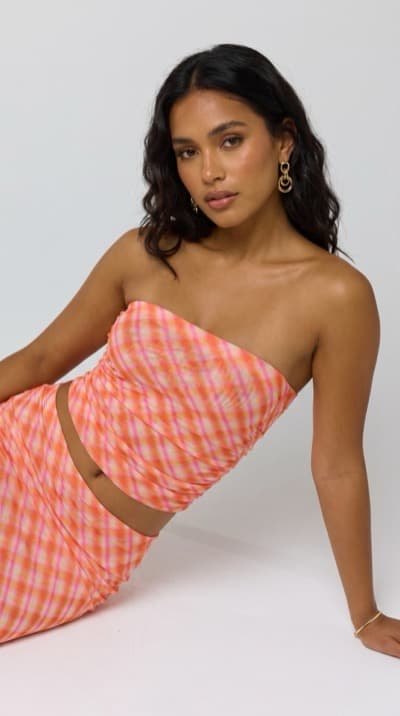 Conjunto de Duas Peças Gingham Coral Reclinado
