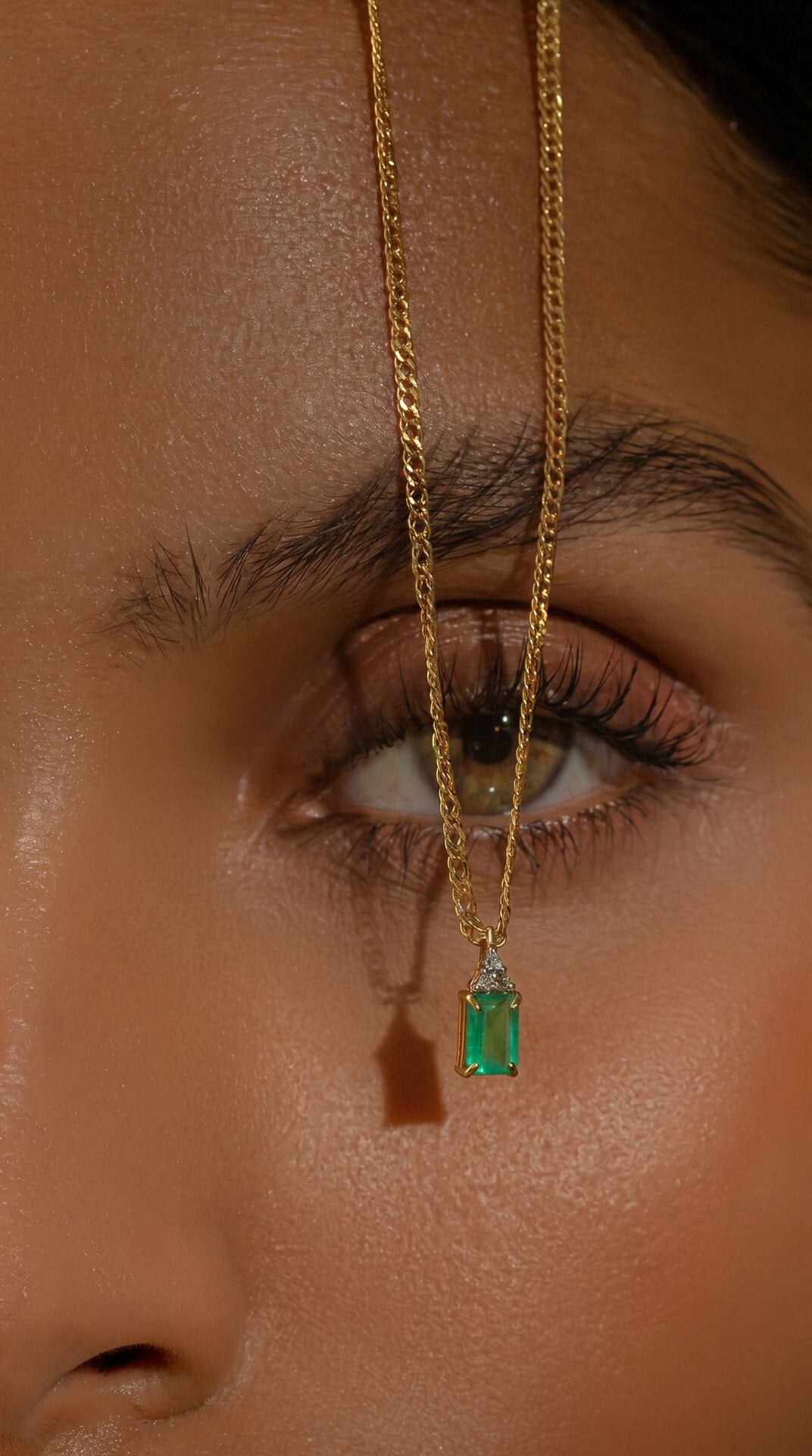 Emerald Pendant Eye Closeup