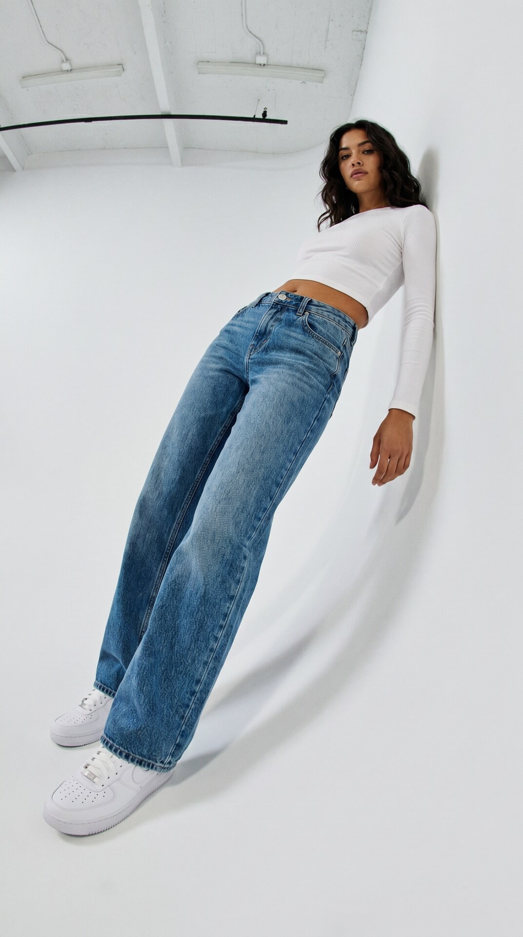 White Tee Denim Lean Studio